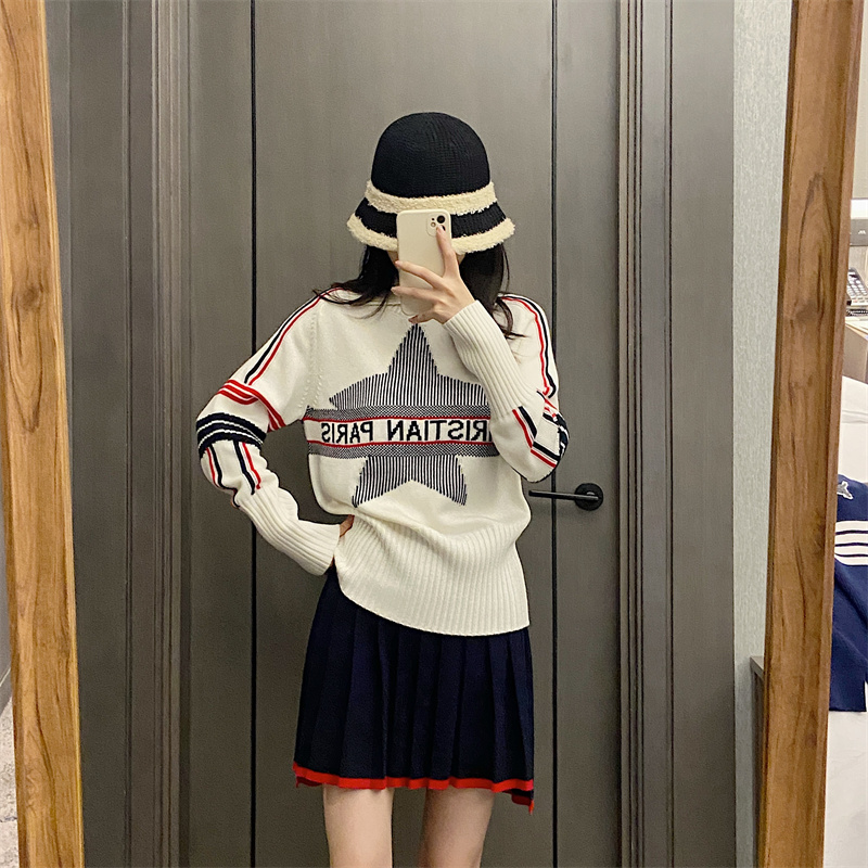 Embroidery Motif - Damski sweter z kołnierzykiem, dzianinowy, z