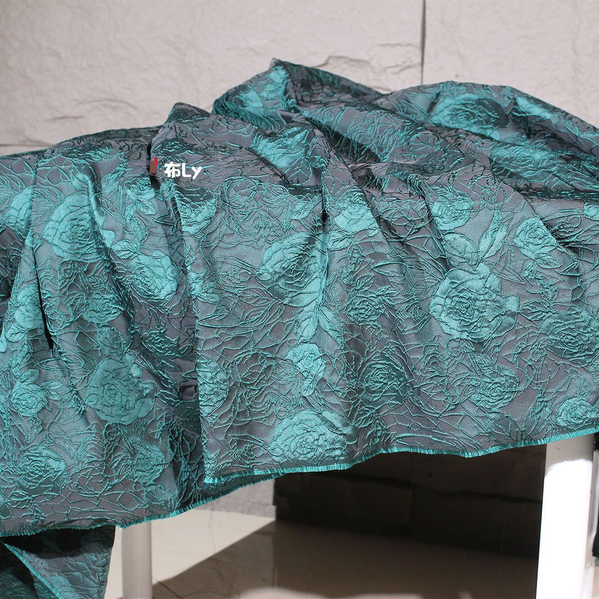 Tkanina z haftem zielonych śli – Embroidery Texture recenzja i cena