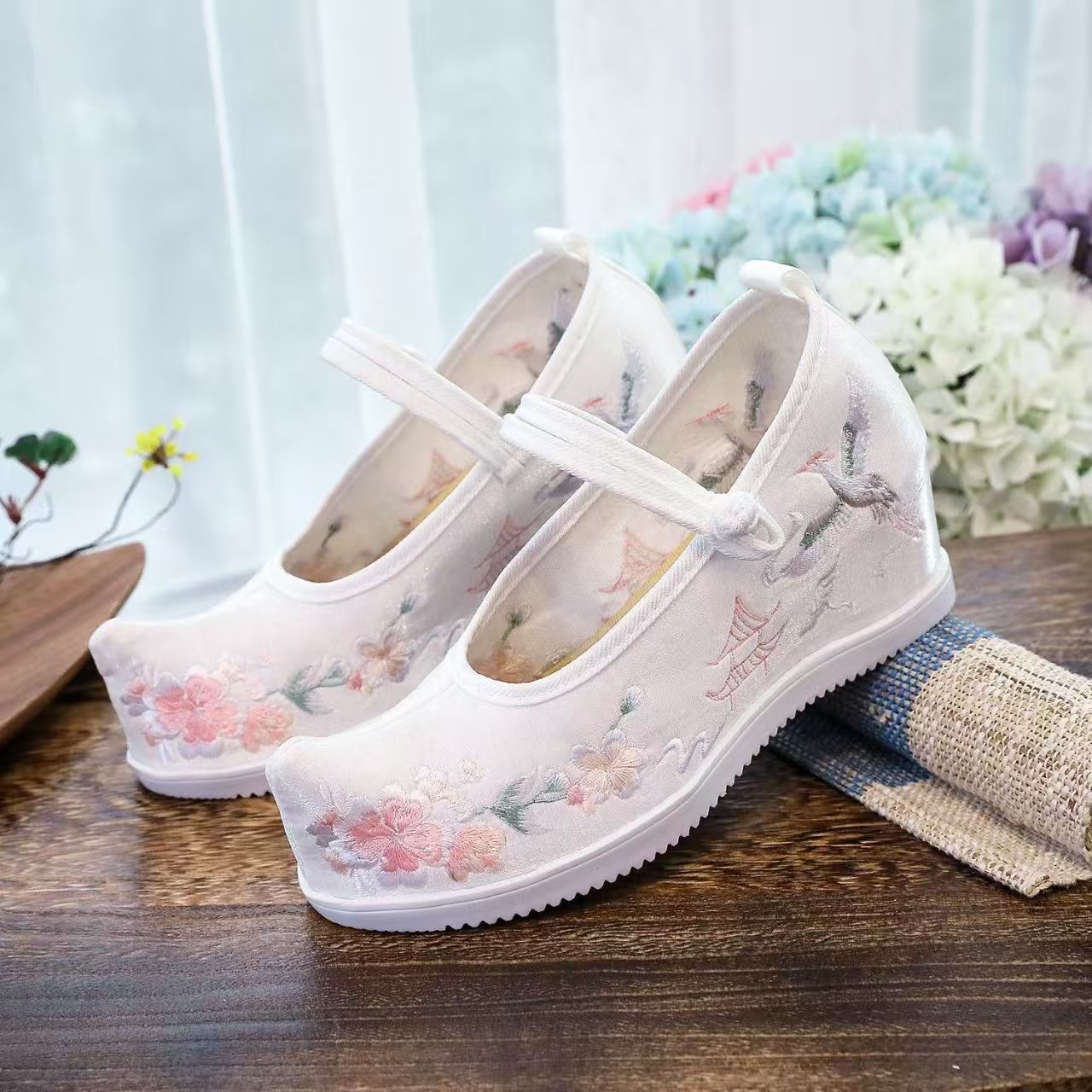 Damskie buty z haftem wewnątrz – Embroidery Shoes recenzja i cena