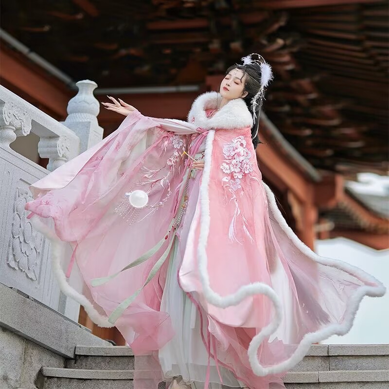 Różowo-czerwona sukienka Hanfu – Embroidery Xmas recenzja i cena